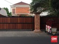 Rumah Romi di Kramat Jati Sepi, Pagar Tertutup Rapat