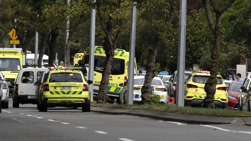 Seorang pria bersenjata melepaskan serangkaian tembakan di dekat Masjid Al Noor di pusat Christchurch.