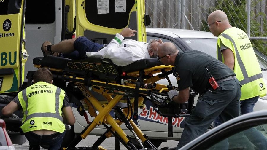 Seorang pria bersenjata melepaskan serangkaian tembakan di dekat Masjid Al Noor di pusat Christchurch.