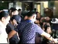 VIDEO: Tiba di KPK, Romy Gunakan Topi dan Masker