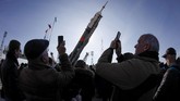 Pesawat ruang angkasa Soyuz MS-12 berisi tiga kru International Space Station (ISS) yang terdiri dari Aleksey Ovchinin dari Rusia, Nick Hague dan Christina Koch dari AS. (REUTERS/Shamil Zhumatov)