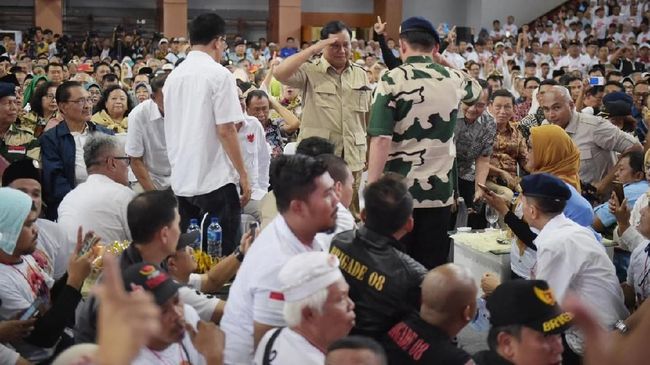 Prabowo 'Siap Salah', Pilih Squat Jump di Depan Jenderal Gaek