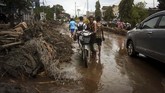 Banjir bandang Sentani juga memaksa lebih dari 1.500 orang mengungsi. Mereka tersebar di beberapa lokasi terdampak banjir. (ANTARA FOTO/Gusti Tanati/wpa/ama.)