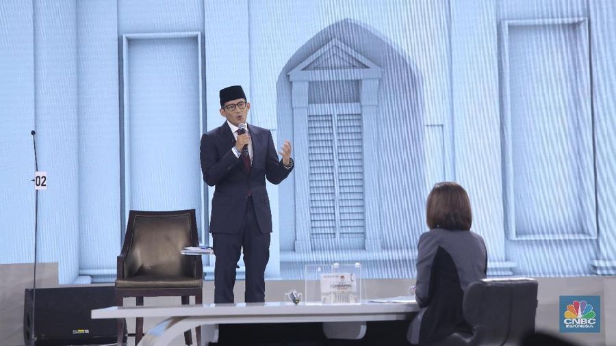 Pada sesi debat, Sandi membuka alasan kenapa Ujian Nasional harus dihapuskan.