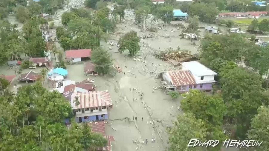 Laporan Badan Nasional Penanggulangan Bencana (BNPB) hingga siang tadi menyatakan setidaknya 50 orang tewas dan puluhan lainnya luka-luka.