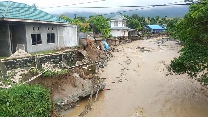 Gojek juga mendistribusikan tujuh ton paket bantuan untuk korban banjir dan longsor di Jayapura.