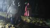 Tim SAR gabungan melintasi banjir untuk melakukan evakuasi warga terdampak banjir di Imogiri, Bantul, DI Yogyakarta, 17 Maret 2019. Hujan deras yang turun sejak Sabtu (16/3) mengakibatkan banjir dan tanah longsor di sejumlah titik Kabupaten Bantul. (ANTARA FOTO/Hendra Nurdiyansyah)