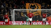 Manchester United kalah 1-2 dari Wolverhampton Wanderers di Stadion Molineux pada perempat final Piala FA. Kekalahan membuat Man United tinggal mengharapkan Liga Champions untuk merebut gelar musim ini. (REUTERS/Andrew Yates)