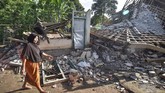 Selain merusak bangunan, gempa juga memicu longsor di kawasan wisata Air Terjun Tiu Kelep. Saat itu banyak wisatawan tengah mengunjungi air terjun. (ANTARA FOTO/Ahmad Subaidi)