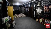 Pihak keluarga juga membangun replika kamar Nike Ardilla semasa hidup, dengan ukuran yang mendekati aslinya. (CNN Indonesia/M Andika Putra)