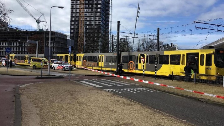 Situs pengambilan gambar digambarkan di Utrecht, Belanda, 18 Maret 2019 dalam gambar foto ini diambil dari video media sosial. (DUIC.NL via REUTERS)