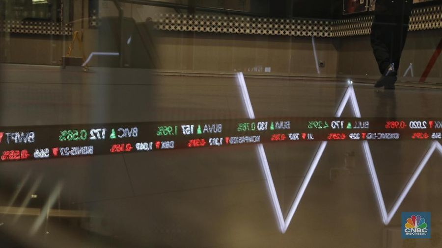 Pekan ini IHSG dan rupiah berakhir dalam persilangan arah akibat sentimen cadangan devisa dan harga minyak.