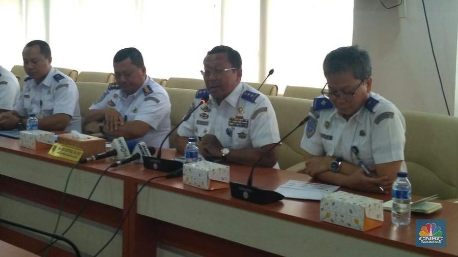 Direktur Jenderal Perhubungan Darat (Kemenhub) Budi Setiyadi menggelar konferensi pers terkait tarif ojek online