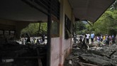 Selain korban tewas, Tim SAR gabungan juga mencatat sedikitnya 74 warga dilaporkan hilang pascabanjir Sentani. ANTARA FOTO/Zabur Karuru
