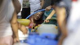 Sebagian warga mulai frustrasi mengingat kekeringan ini dapat melanda Filipina hingga Juli, ketika musim hujan tiba.(AP Photo/Aaron Favila)