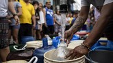 Kesengsaraan berlipat karena Filipina sangat jarang didera kekeringan. Selama ini, Filipina lebih dikenal dengan badai dan banjir. (AFP Photo/Noel Celis)