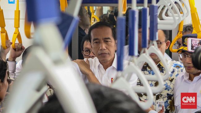 Kurangi Polusi, Jokowi Sarankan Anies Perbanyak Bus Listrik