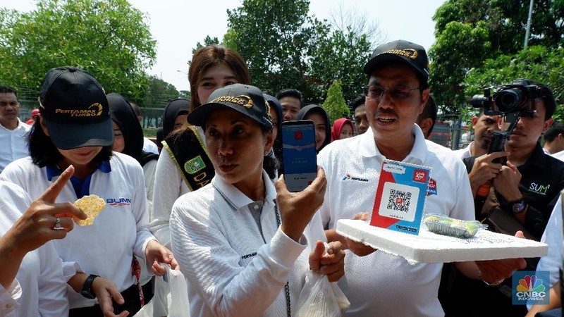 Dalam rangka menyambut HUT Kementerian BUMN ke-21, PT Pertamina menggelar acara solar non-subsidi dengan harga khusus dan dapat bayar via Linkaja.