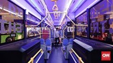 Interior bus didesain untuk kenyamanan setiap penumpang. (CNNIndonesia/Safir Makki)