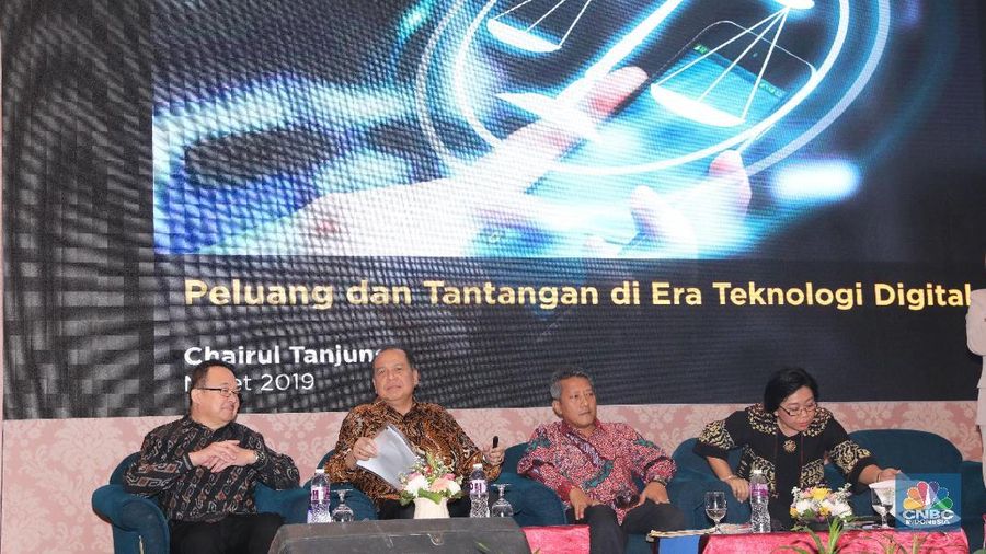 CEO CT Corp Chairul Tanjung memberikan pemaparan tentang