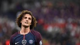 Agen Adrien Rabiot membantah sudah ada negosiasi antara PSG dengan Barcelona. Agen sekaligus ibu Rabiot, Veronique, kini membuka peluang anaknya bergabung dengan Manchester United seperti dikabarkan L'Equipe. (FRANCK FIFE / AFP)