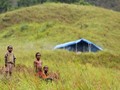 FOTO: Melihat Pengungsian Banjir Sentani di Bukit Harapan