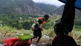 Saat tercatat ada 104 orang korban tewas dalam bencana banjir bandang. Sebanyak 97 orang tewas di Kabupaten Jayapura dan 7 lainnya di Kota Jayapura. 79 orang dilaporkan masih hilang. (ANTARA FOTO/Zabur Karuru/aww)