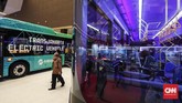 Busworld Southeast Asia 2019 menyajikan sederet bus konvensioal dan bus listrik ramah lingkungan sebagai moda transportasi masa depan. (CNNIndonesia/Safir Makki)