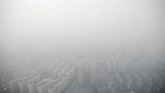 Begitu parah dampak polusi udara di Korea Selatan, sampai-sampai otoritas menyebut situasi tersebut sebagai bencana sosial. (Reuters/Kim Hong-Ji)