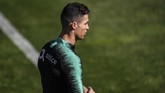 Cristiano Ronaldo jelang latihan bersama timnas Portugal. Ini adalah latihan pertama Ronaldo bersama Portugal sejak tersingkir di Piala Dunia 2018. (PATRICIA DE MELO MOREIRA / AFP)
