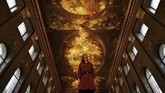 Aula ini disebut mirip dengan Sistine Chapel di Vatikan, Italia, karena memajang ukiran dinding dan lukisan yang kurang lebih sama megahnya. (REUTERS/Dylan Martinez)