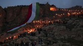 Tak hanya itu, ada pula tarian, permainan, keluarga yang berkumpul, dan pembacaan puisi untuk merayakan Newroz. (REUTERS/Ahmed Jadallah)