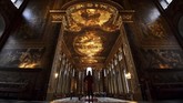 Aula ini dihiasi oleh karya dari seniman Inggris bernama James Thornhill, yang mulai mengerjakan sejak tahun 1707 hingga selesai pada 1726. (REUTERS/Dylan Martinez)