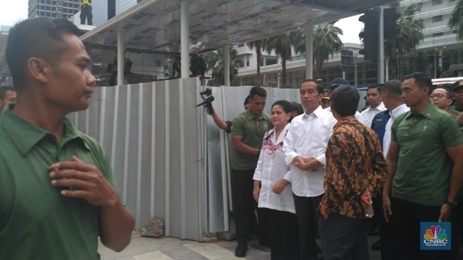 Presiden Joko Widodo (Jokowi) menjajal menggunakan angkutan umum TransJakarta, Kamis (21/3/2019).
