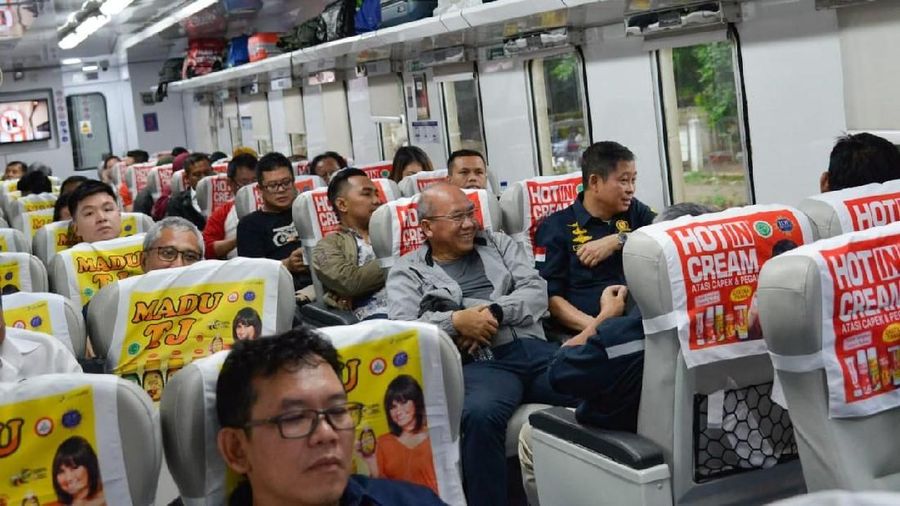 Selama di PT Kereta Api Indonesia, ia sukses membalikkan kerugian Rp 83,5 miliar pada 2008 menjadi keuntungan Rp 154,8 miliar pada 2009.