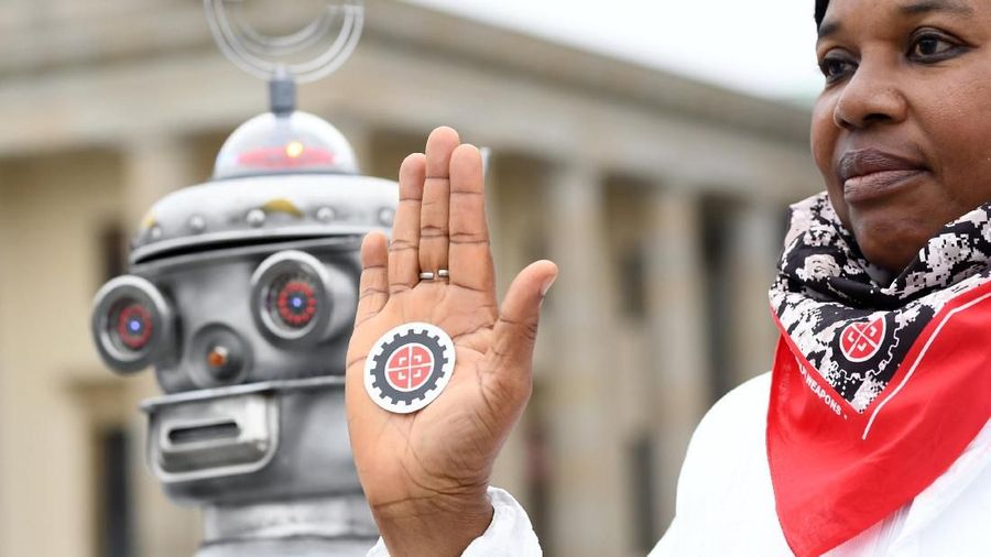 Aktivis dari koalisi organisasi non-pemerintah yang menentang senjata otonom mematikan (robot pembunuh) kembali menyuarakan aksi.