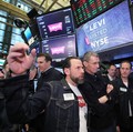 Saham Ini Melonjak 250% Pada Perdagangan Perdana Setelah IPO