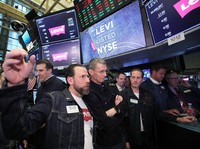 Saham Ini Melonjak 250% Pada Perdagangan Perdana Setelah IPO