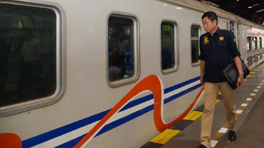 Selama di PT Kereta Api Indonesia, ia sukses membalikkan kerugian Rp 83,5 miliar pada 2008 menjadi keuntungan Rp 154,8 miliar pada 2009.
