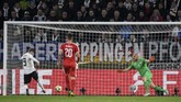 Tertinggal 0-1 membuat Jerman semakin meningkatkan daya dobrak ke pertahanan Serbia termasuk peluang Timo Werner yang nyaris berbuah gol. (REUTERS/Fabian Bimmer)