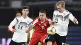 Timnas Jerman kali ini menurunkan mayoritas pemain muda, termasuk Lukas Klostermann, Niklas Sule, Jonathan Tah, Julian Brandt, Kai Havertz, Leroy Sane, dan Timo Werner yang rata-rata berusia di bawah 23 tahun. (REUTERS/Fabian Bimmer)