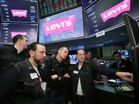 Raksasa Jeans Levi's Kembali Melantai di Bursa