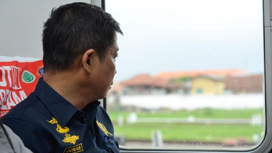 Selama di PT Kereta Api Indonesia, ia sukses membalikkan kerugian Rp 83,5 miliar pada 2008 menjadi keuntungan Rp 154,8 miliar pada 2009.