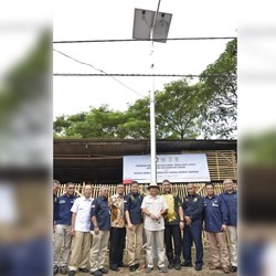 Benderang, Lampu Tenaga Surya Terangi 28 Km Jalanan Cirebon