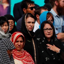 Jumatan Pasca-Penembakan, Warga Selandia Baru Banjiri Masjid