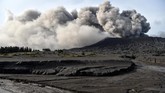 Gunung Bromo mengalami erupsi secara fluktuatif sejak akhir Februari 2019. (ANTARA FOTO/Widodo S Jusuf)