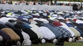 Ibadah salat Jumat di Kota Christchurch hari ini disiarkan ke seluruh Selandia Baru. (AP Photo/Vincent Thian)