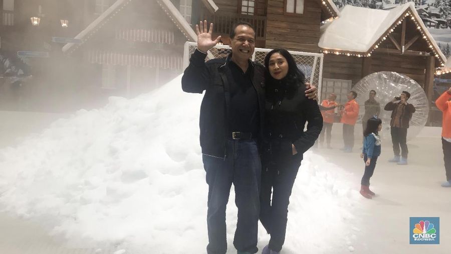 Trans Snow World hadir untuk memberikan sensasi salju yang tidak biasa seperti salju di pegunungan Alpen yang ada di Swiss.