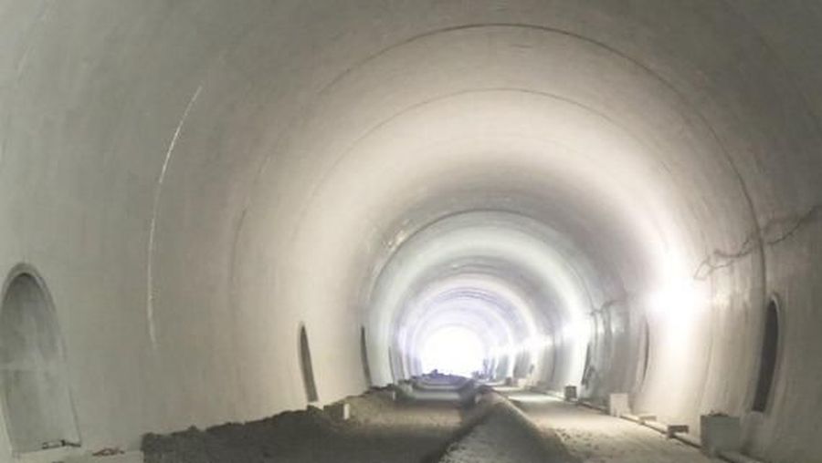 Terowongan tol bakan dibangun menembus perut Pegunungan Bukit Barisan.