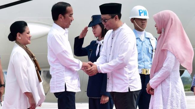Terbang ke NTB, Jokowi Tinjau Proyek Rumah Tahan Gempa